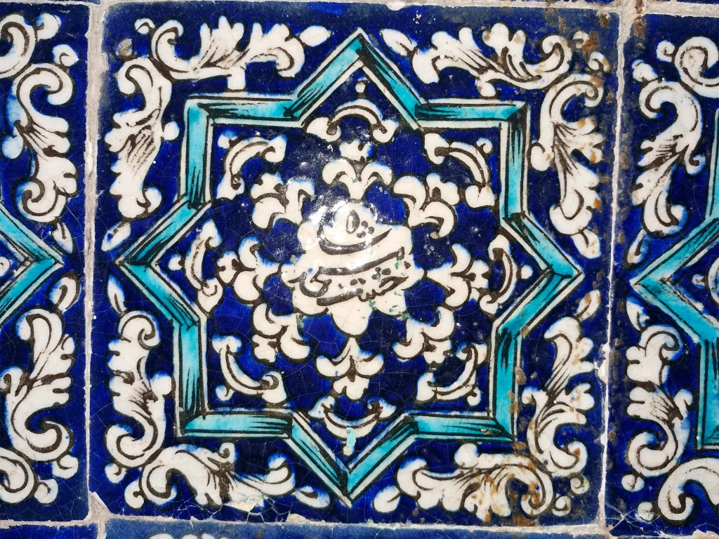 کاشی کاری مسجد شاه بازار تهران, کاشی خشت مسجد فتحعلی شاه بازار تهران